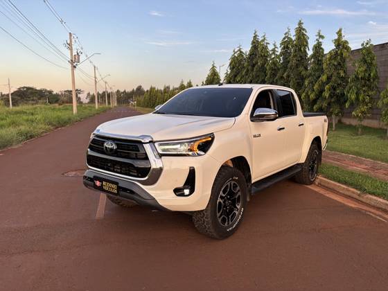 TOYOTA HILUX 2.8 D-4D TURBO DIESEL CD GR-S 4X4 AUTOMÁTICO